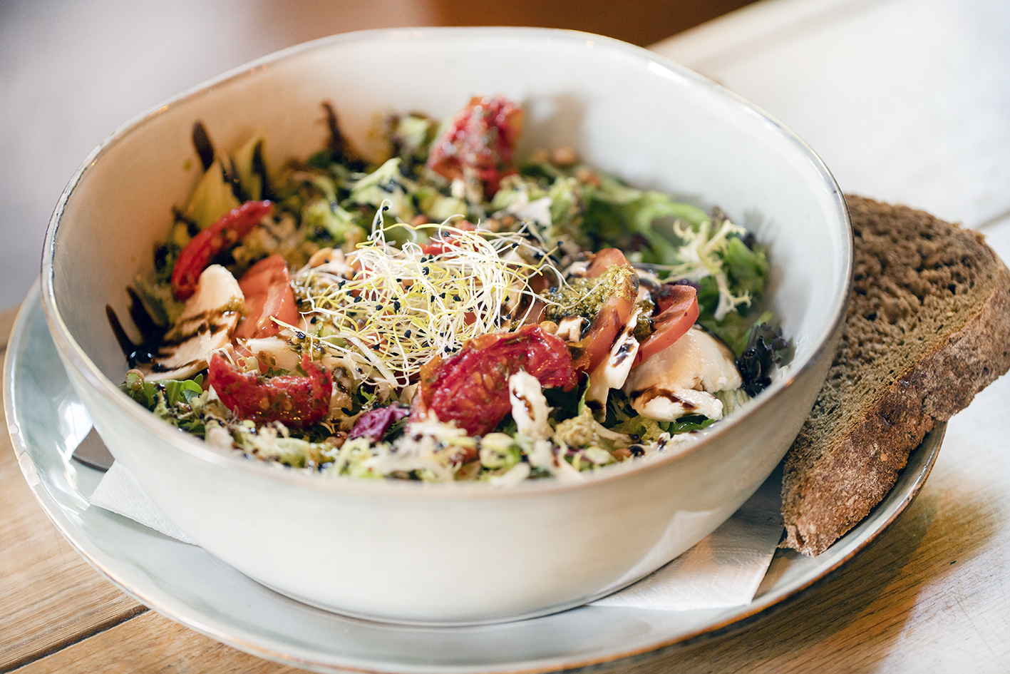 CreativeWanders©2025-5947