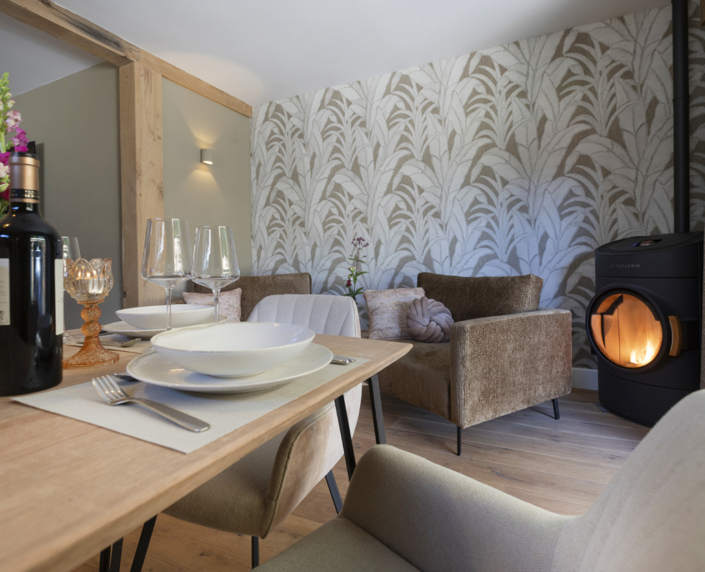 CreativeWanders©2025-6598