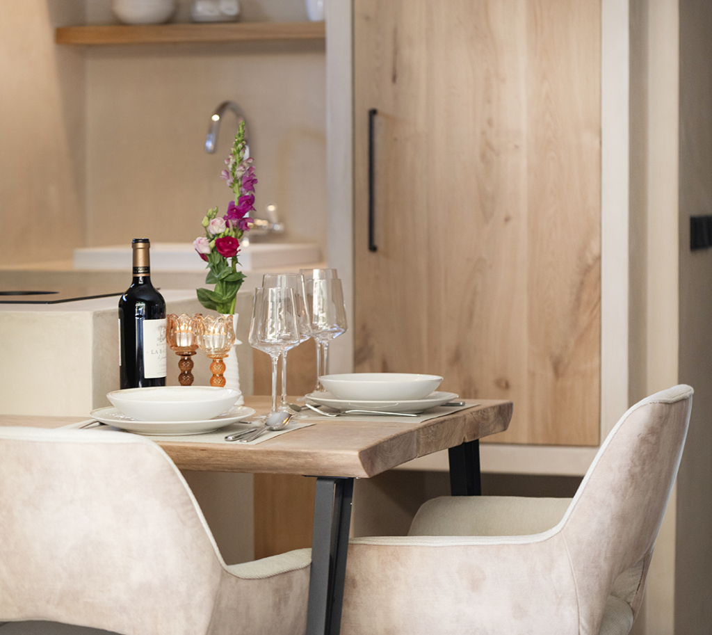 CreativeWanders©2025-6605