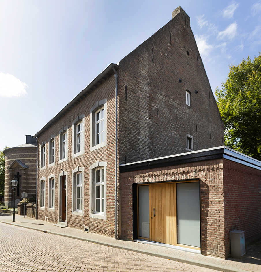 CreativeWanders©2025-6743